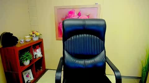 Luisa online show from February 2025 09:09:01 AM