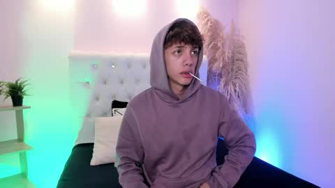 Snapshot of timothy_ross chatting on November 2025 08:20:01 PM Timothy 21 years old online show from November 2025 08:20:01 PM