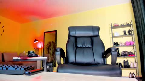 Snapshot of tina_commands chatting on March 2026 05:19:02 PM mistressTina online show from March 2026 05:19:02 PM