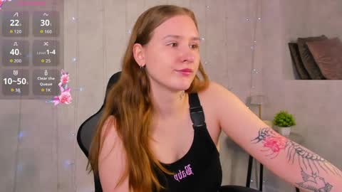 Snapshot of tina_hicks chatting on April 2026 01:00:02 AM Stella online show from April 2026 01:00:02 AM