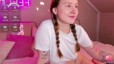 Snapshot of tina_hicks chatting on April 2026 12:59:02 AM Stella online show from April 2026 12:59:02 AM