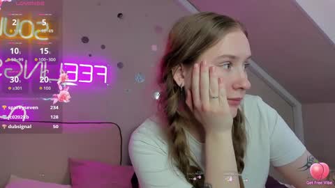 Snapshot of tina_hicks chatting on April 2026 07:45:01 AM Stella online show from April 2026 07:45:01 AM