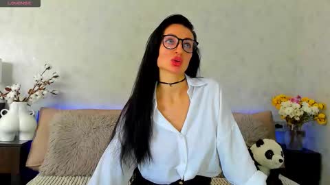 Tina online show from October 2025 09:21:02 AM