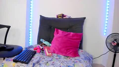 tinas_smith online show from March 2026 07:29:01 PM