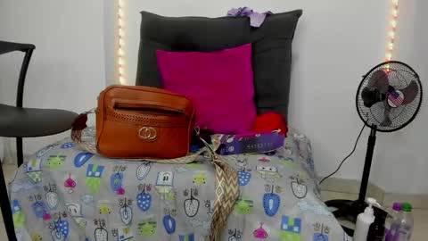 tinas_smith online show from April 2026 01:53:02 PM