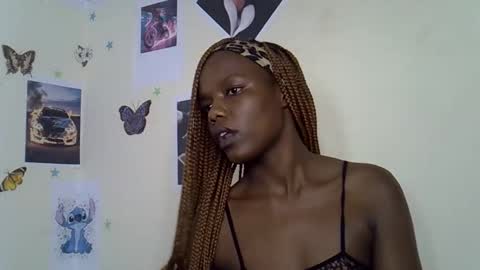 tinnie_e online show from January 2026 06:32:02 PM