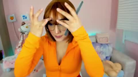 tiny_cora online show from November 2025 04:25:01 PM