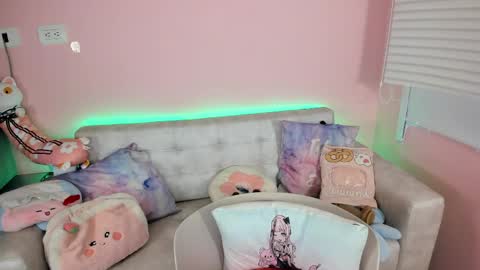 tiny_cora online show from May 2026 04:35:02 PM