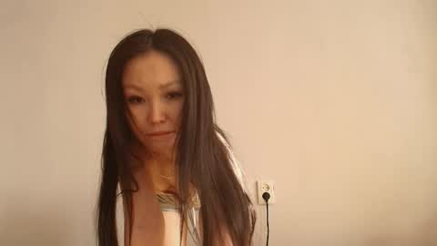 Lia online show from May 2026 03:33:01 AM