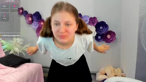 Snapshot of tiny_girl_18 chatting on April 2026 12:53:01 AM Ariana online show from April 2026 12:53:01 AM