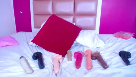 Snapshot of tiny_whore18 chatting on December 2025 07:53:02 PM tiny_whore18 online show from December 2025 07:53:02 PM