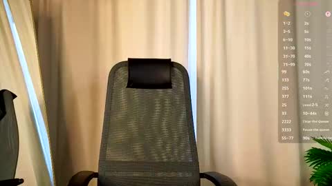 Snapshot of tinyanie chatting on December 2025 07:02:02 AM Annie online show from December 2025 07:02:02 AM