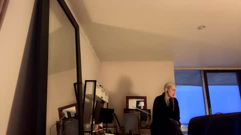 stage Kylie Sinner  brand CLITBAIT online show from February 2025 09:48:02 PM