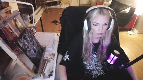 stage Kylie Sinner  brand CLITBAIT online show from February 2025 03:01:02 AM