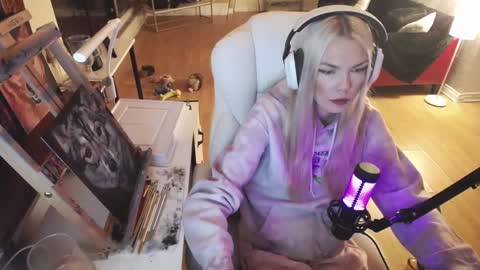 stage Kylie Sinner  brand CLITBAIT online show from February 2025 11:58:02 PM