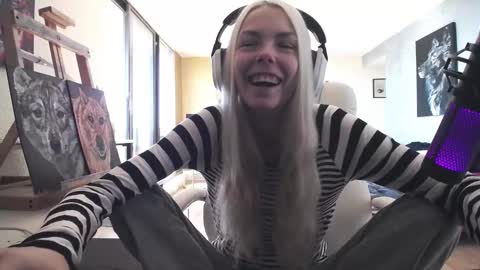 stage Kylie Sinner  brand CLITBAIT online show from October 2025 04:48:02 PM