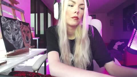 stage Kylie Sinner  brand CLITBAIT online show from October 2025 10:16:02 AM