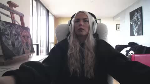 stage Kylie Sinner  brand CLITBAIT online show from October 2025 03:14:02 PM