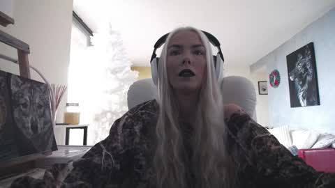 stage Kylie Sinner  brand CLITBAIT online show from November 2025 02:53:02 PM