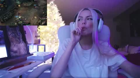 stage Kylie Sinner  brand CLITBAIT online show from January 2026 11:31:02 PM