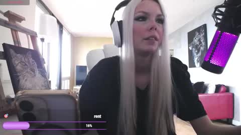 stage Kylie Sinner  brand CLITBAIT online show from March 2026 08:12:02 PM