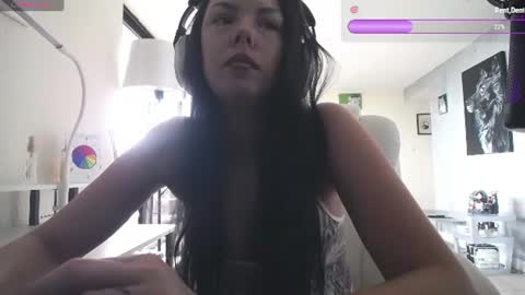 Snapshot of tinykylie chatting on July 2026 07:40:02 PM stage Kylie Sinner brand CLITBAIT online show from July 2026 07:40:02 PM