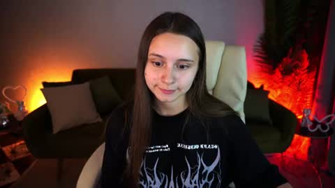 tinynataliee online show from June 2026 07:25:02 PM