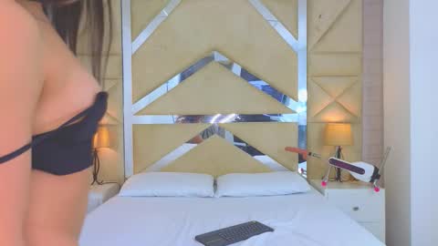 Tiphani Walker online show from December 2025 02:42:01 AM