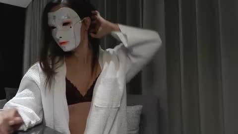 Tinks online show from December 2025 10:37:02 PM