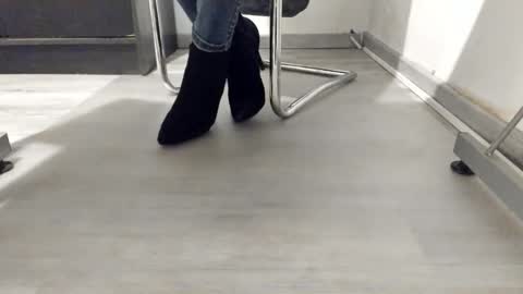 Anna online show from October 2025 02:43:02 AM