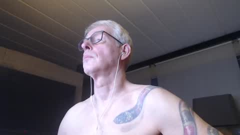 Snapshot of tirexxx_x chatting on January 2025 06:42:02 AM tirexxx_x online show from January 2025 06:42:02 AM