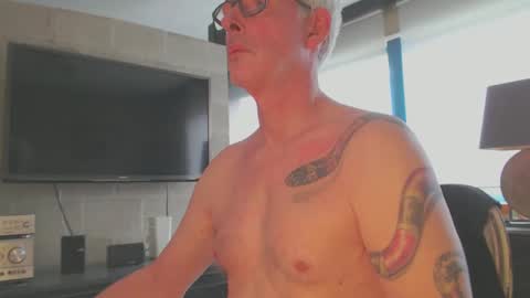 Snapshot of tirexxx_x chatting on September 2025 03:12:02 PM tirexxx_x online show from September 2025 03:12:02 PM