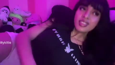 HOTTIE4U online show from April 2026 10:34:02 PM