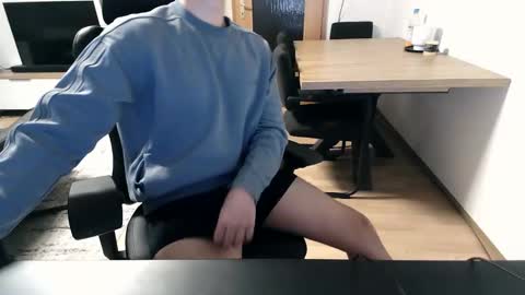 tobisk online show from November 2025 05:46:02 PM