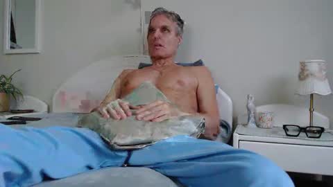 Daniel Bisexual uncut 20cm online show from December 2024 07:14:01 AM