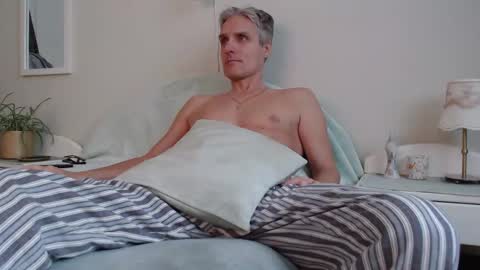 Daniel Bisexual uncut 20cm online show from December 2024 07:26:01 AM