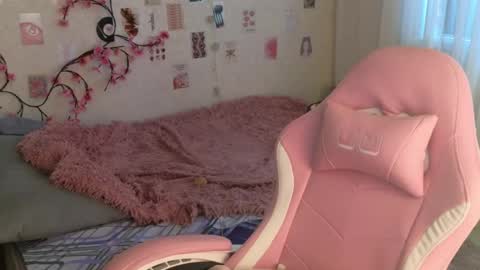 Snapshot of tofummuch chatting on May 2026 05:47:01 AM Elma online show from May 2026 05:47:01 AM