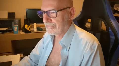 Snapshot of togbear chatting on February 2025 09:31:01 PM Togbear online show from February 2025 09:31:01 PM