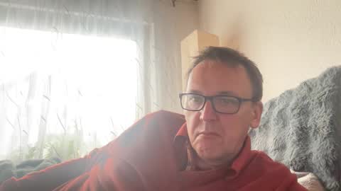 Tom online show from November 2025 01:21:02 PM