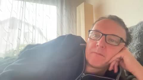 Tom online show from November 2025 12:55:01 PM