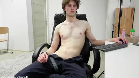 tom online show from October 2025 11:38:02 PM