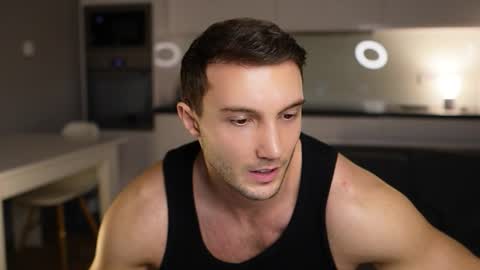 Tom online show from December 2025 07:53:01 PM