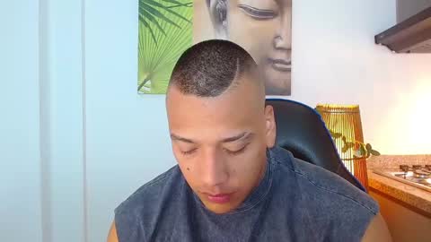 Snapshot of tom_muscle1 chatting on March 2025 12:01:02 PM Tom muscle1 online show from March 2025 12:01:02 PM