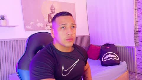 Snapshot of tom_muscle1 chatting on October 2025 12:28:02 PM Tom muscle1 online show from October 2025 12:28:02 PM