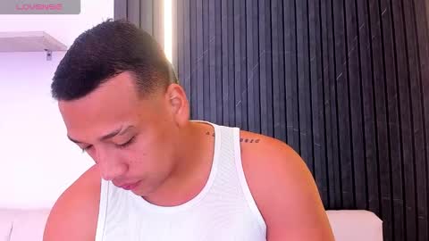 Snapshot of tom_muscle1 chatting on October 2025 11:56:02 AM Tom muscle1 online show from October 2025 11:56:02 AM