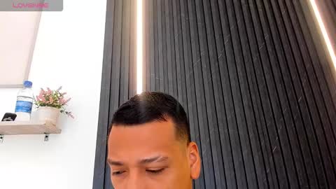 Snapshot of tom_muscle1 chatting on October 2025 12:06:01 PM Tom muscle1 online show from October 2025 12:06:01 PM