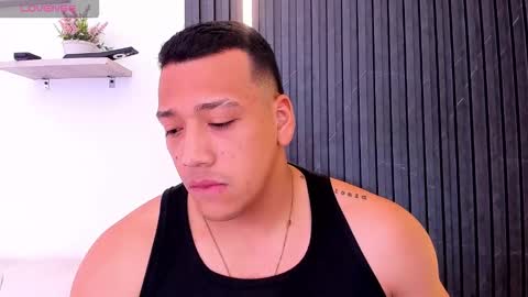 Snapshot of tom_muscle1 chatting on November 2025 12:05:02 PM Tom muscle1 online show from November 2025 12:05:02 PM