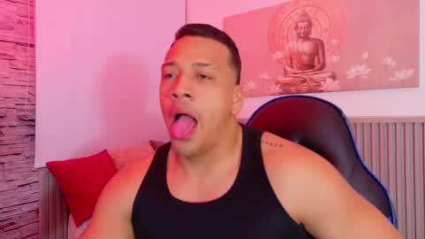 Snapshot of tom_muscle1 chatting on November 2025 09:30:01 AM Tom muscle1 online show from November 2025 09:30:01 AM