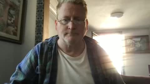 Snapshot of tomascausa chatting on January 2025 06:06:02 PM Hola online show from January 2025 06:06:02 PM