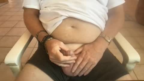 Snapshot of tomascausa chatting on April 2026 05:00:02 PM Hola online show from April 2026 05:00:02 PM
